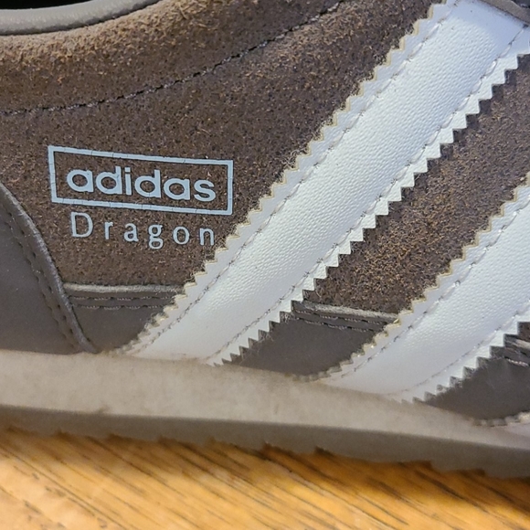 Women's size 7 sneakers - Picture 4 of 4